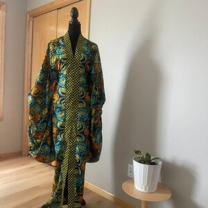 Vibrant African Print  Multicolor Kimono Dress

ALL REASONABLE OFFERS ACCEPTED
